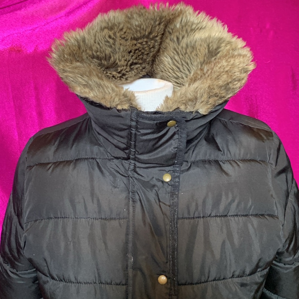 Old Navy size, extra small, puffy, black jacket, faux fur collar - Picture 3 of 6